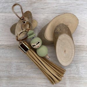 Sleutelhanger popje van geluk sage - mom met kwast
