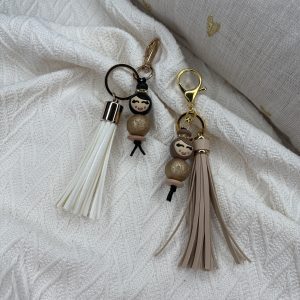 Sleutelhanger popje van geluk - gouden bloemen met kwast