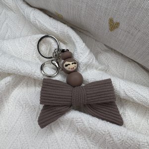 Sleutelhanger popje van geluk met strik